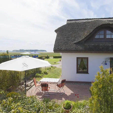 Reetdach_ferienhaus Mit Terrasse Kır Evi Groß Zicker